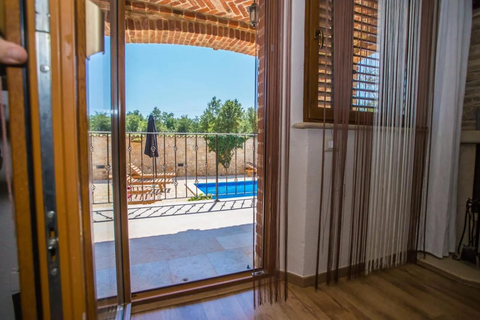 Sunny Haven Apartment With Direct Access To The Pool Nova Vas