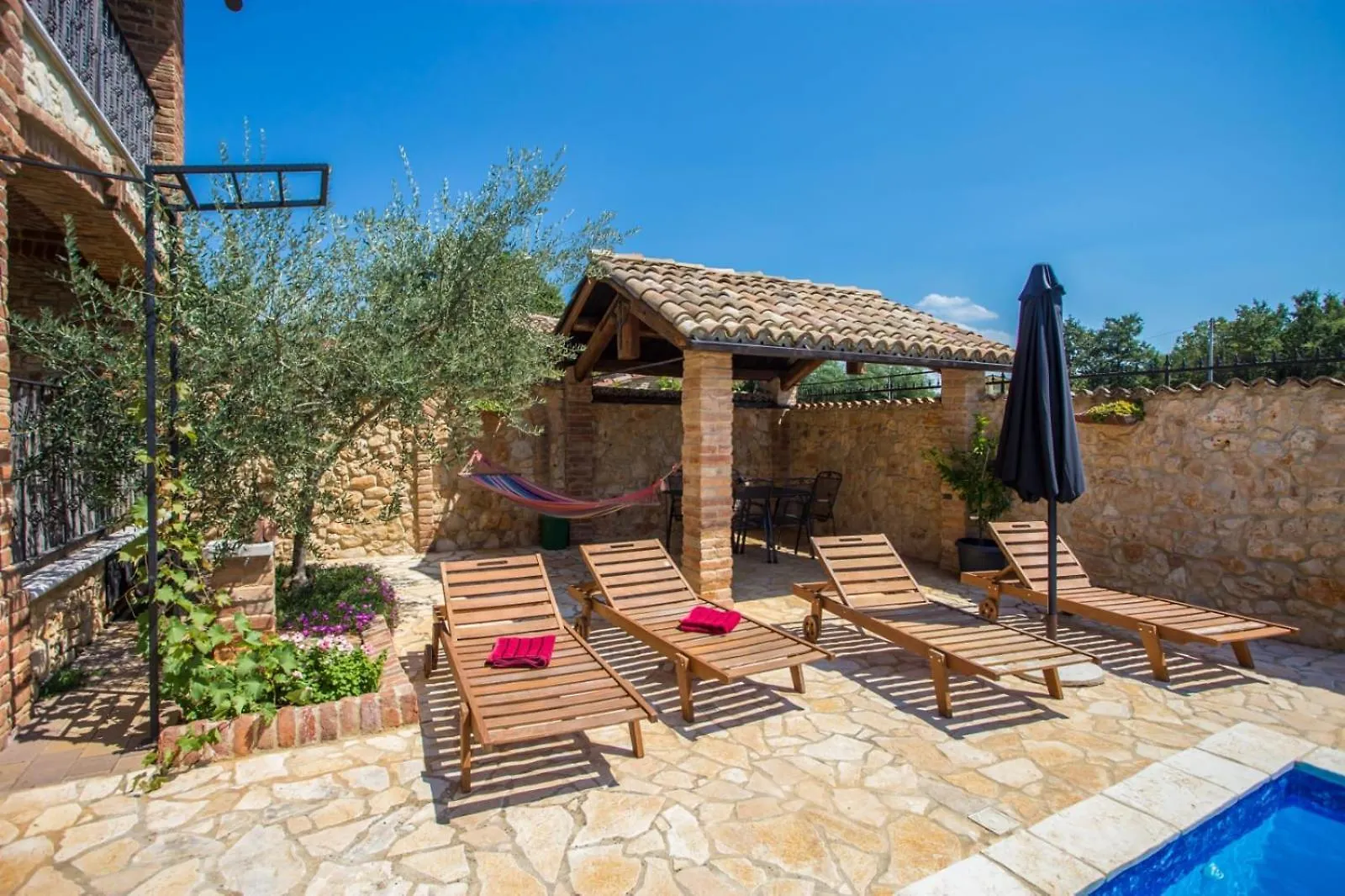 Sunny Haven Apartment With Direct Access To The Pool Nova Vas  Croatia
