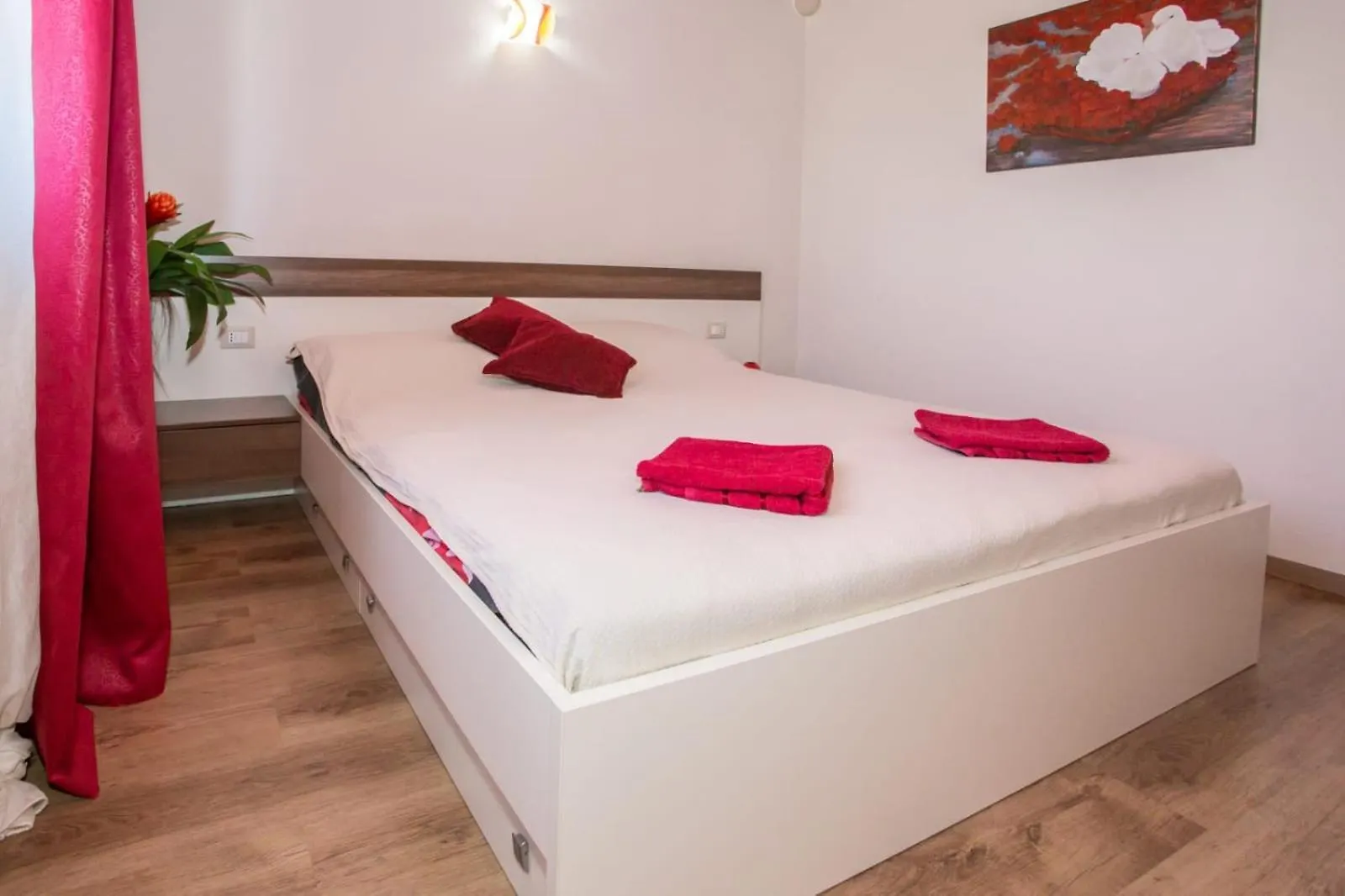 Sunny Haven Apartment With Direct Access To The Pool Nova Vas