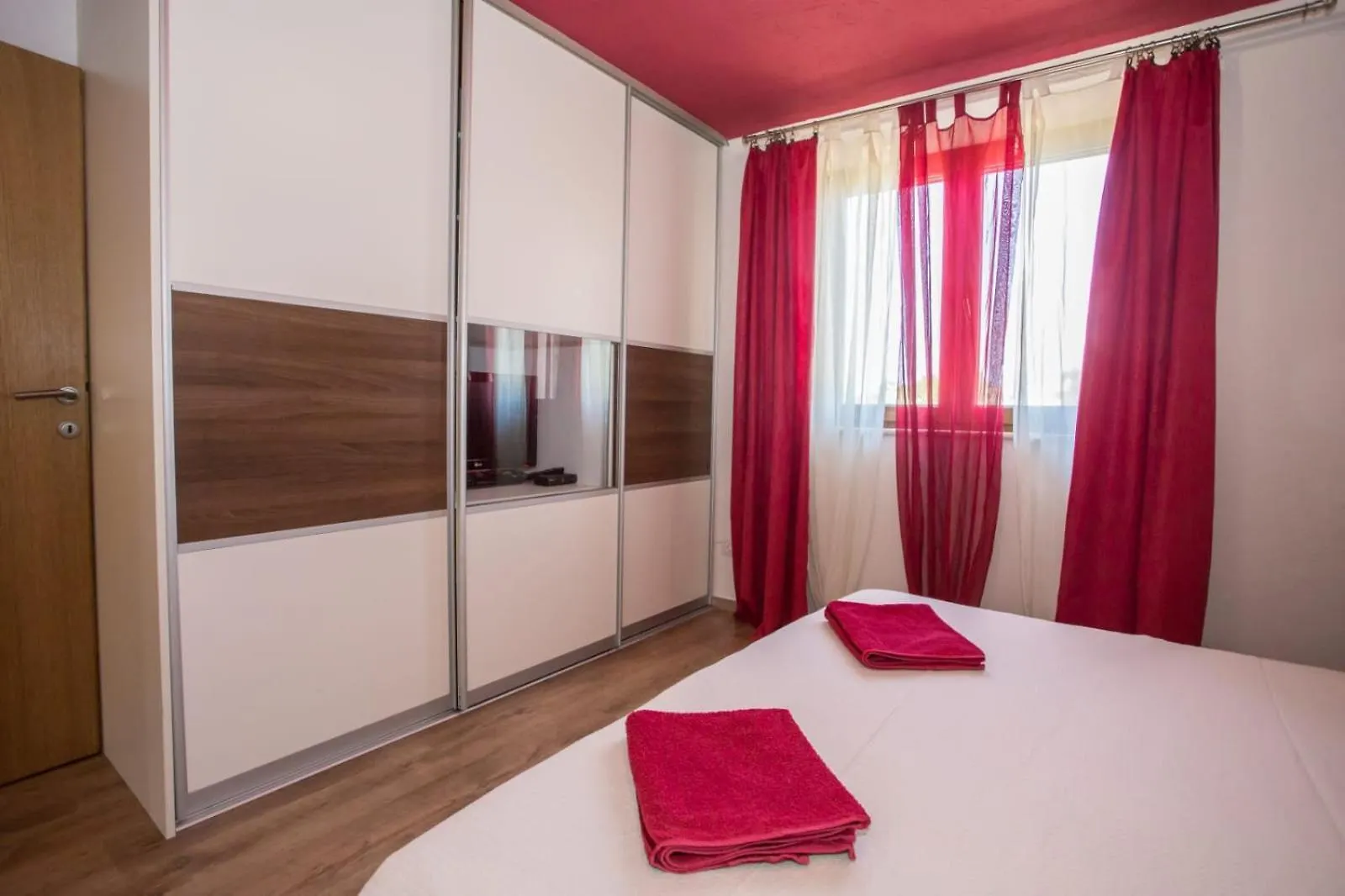 Sunny Haven Apartment With Direct Access To The Pool Nova Vas  Croatia
